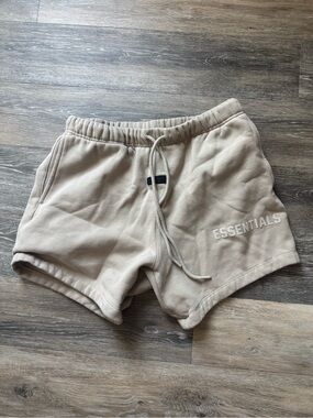 ESSENTIALS Fear of God Essentials Sweat Shorts in sz M